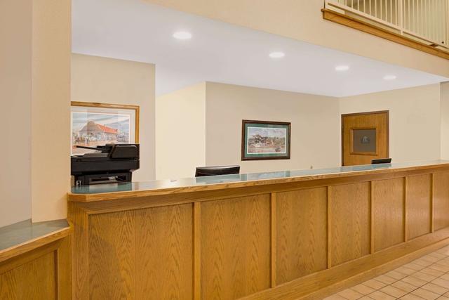 دايز إن باي ويندام بونفيل