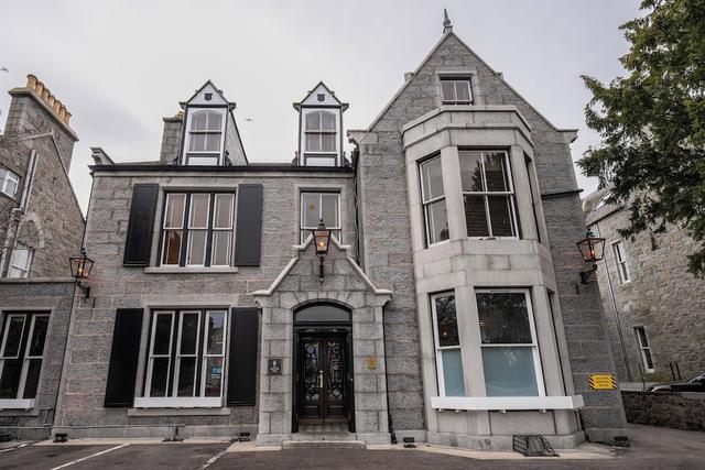 ذا داتش ميل هوتل