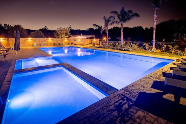 هوت ووتر بيتش توب 10 هوليداي بارك