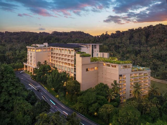 ذا جولدن كراون هوتل