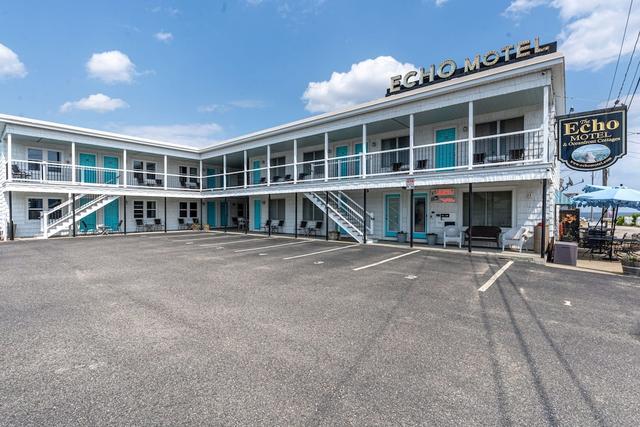 إكو موتل آند اوشنفرونت بروبيرتيز