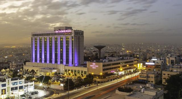 كراون بلازا عمان فندق تابع لمجموعة فنادق آي إيتش جي