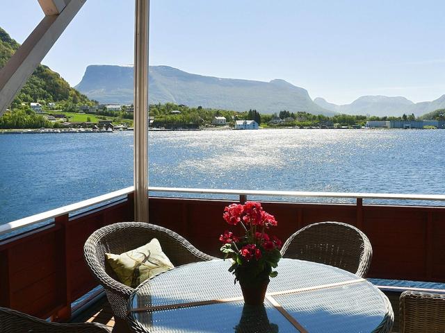 مسكن لقضاء العطلات يتسع لـ 8 أشخاص في ميدسوند