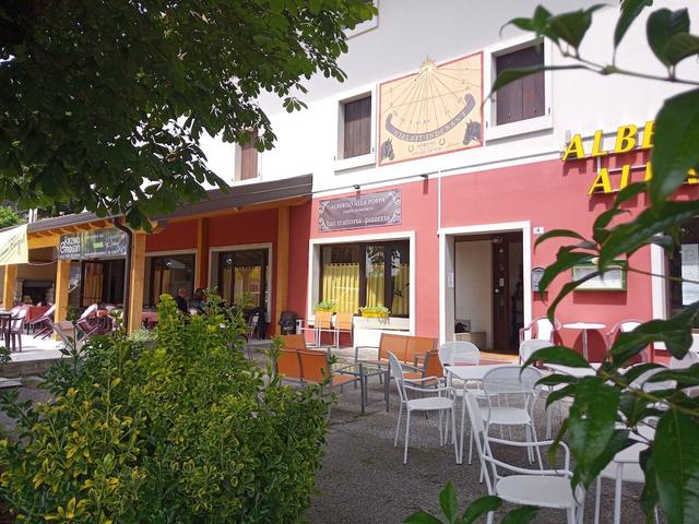 ألبيرجو ألا بوستا