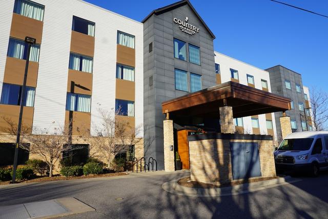 كانتري إن آند سويتس باي راديسون أشفيل ريفر آرتس ديستريكت