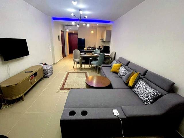 مسكن رائع وراقي في أزها، بحديقة وبحيرة في عتاقة، مصر