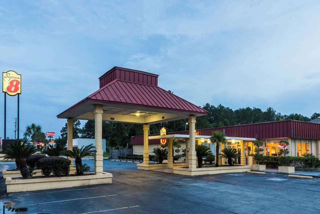 سوبر 8 باي ويندام هارديفيل/سافانا نورث