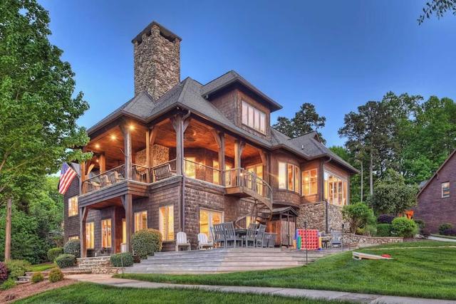 ليك فرونت، برايفيت دوك/بيتش، جيم روم صن سيت شورز ريزورت: ذا جراند هاوس