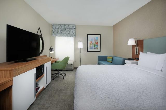 هامبتون إن لوزيفيل آي-65 @ بروكس رود