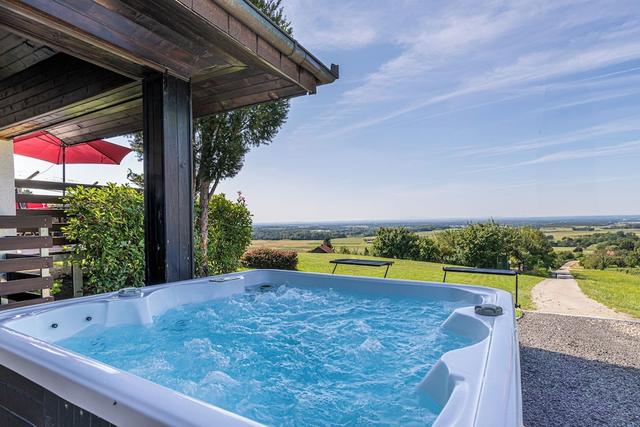 هوليداي هاوس فيلانا ويذ جاكوتزي