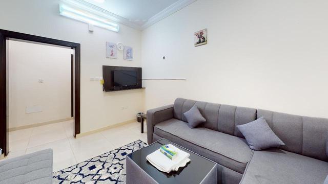 Attractive Apartment with Comfortable and Simple Furniture | 1983