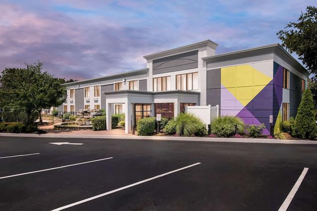 سبارك باي هيلتون هاميلستان هيرشي