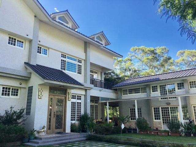 فاني مانور بد آند بريكفاست