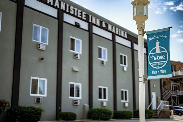 مانيستي إن آند مارينا