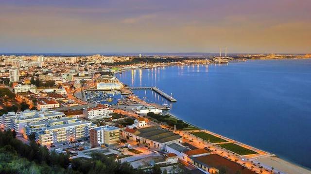 كابتيفاتينج أبارتمنت إن سيتوبال، بورتوجال