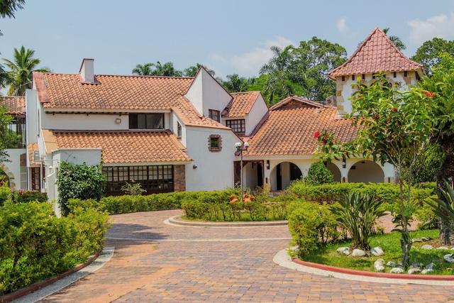 هوتل تشاليت إل كاستيلو باي ماجوفا