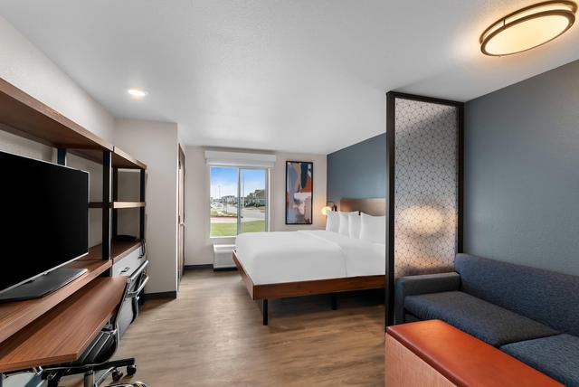 إيفر هوم سويتس باستروب