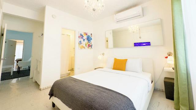 أيبونيتو هوتل 208