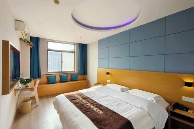 Super 8 Hotel Select (Zhenjiang Xuefu Road Store)