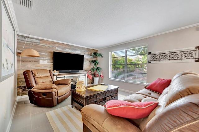 ذا تاربون تريجر - فاميلي هوم 5 مينس تو بيتش