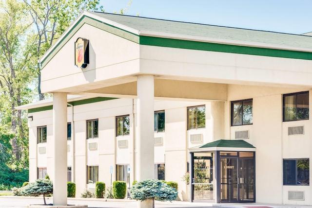 سوبر 8 باي ويندام بورت كلينتون