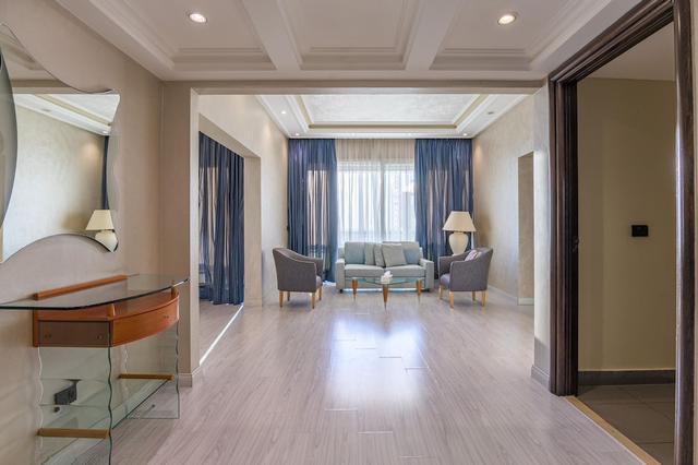 لاهويا هومز