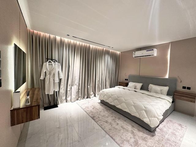 Luxurious Apartment with Comfortable and Simple Furniture | 5596