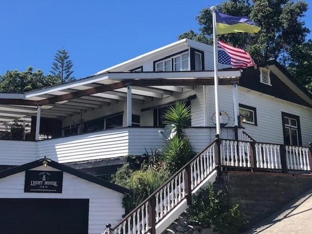 بلاف هيل لايت هاوس بي آند بي