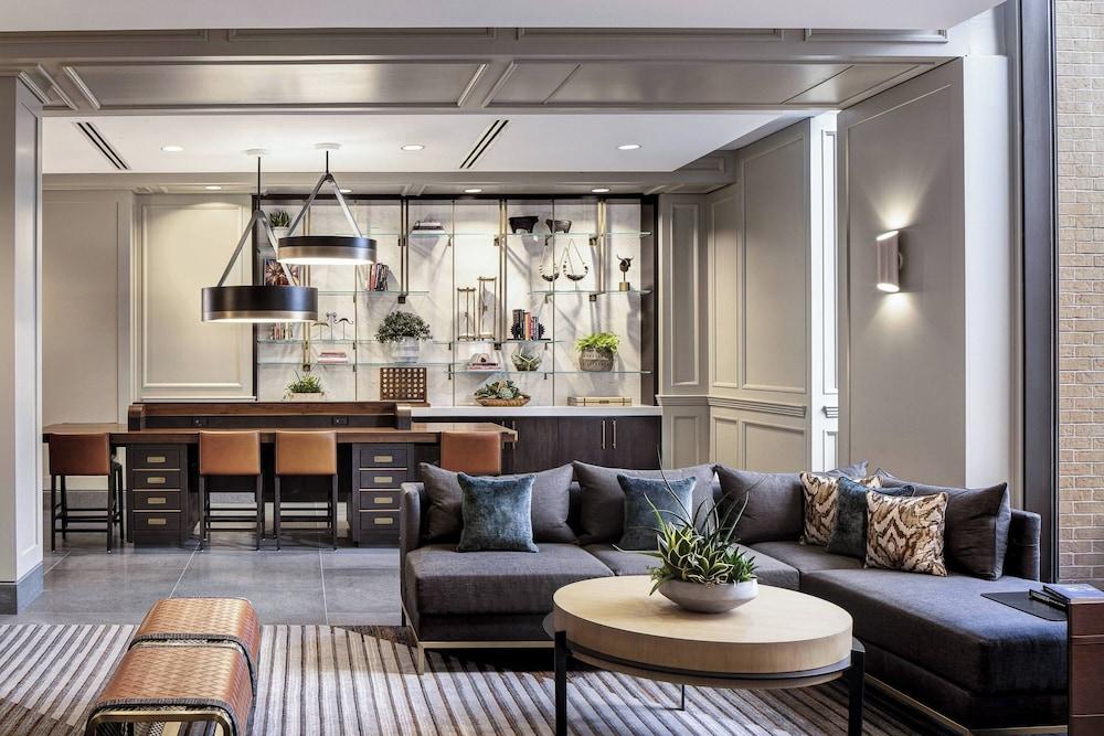 جاي دبليو هوستون  باي ذا جاليريا