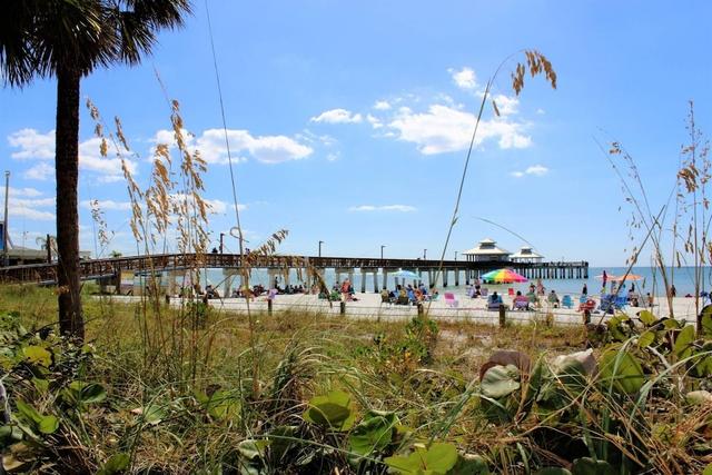 21400 باي فيليدج در امنس 204