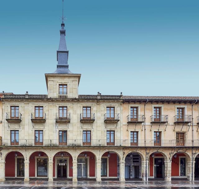 إن إتش كوليكشن ليون بلازا مايور