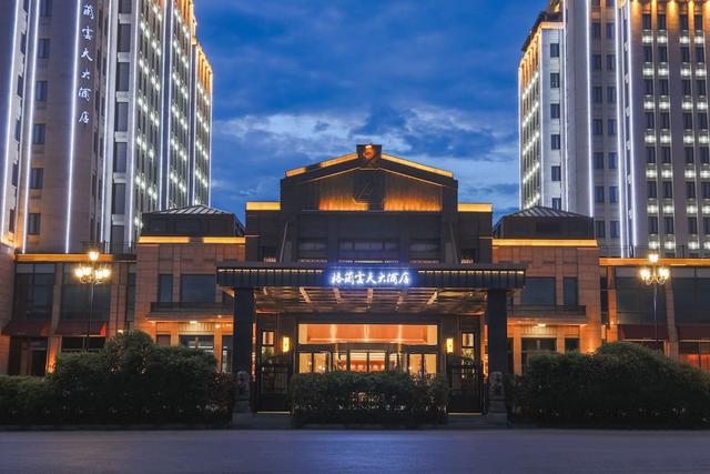 جراند سكاي لايت هوتل كايمي