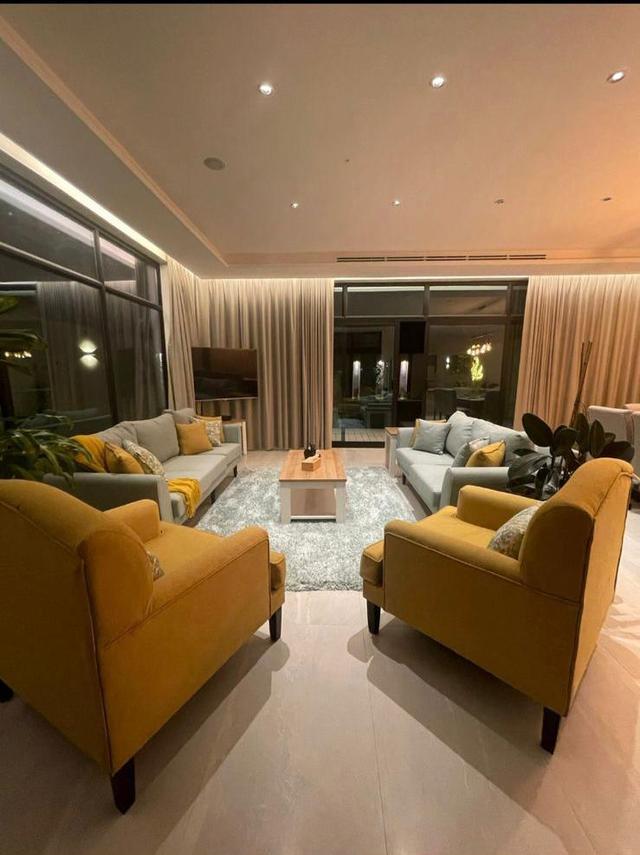 Elegant Chalet with Comfortable and Simple Furniture | 2407