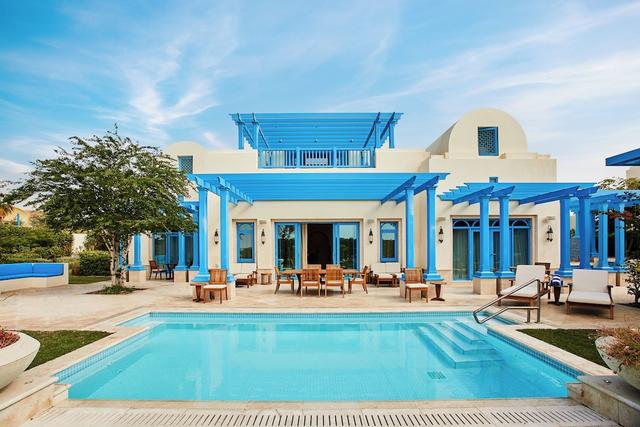 Hilton Salwa Beach Resort & Villas