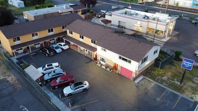 تاون هاوس إن آند سويتس