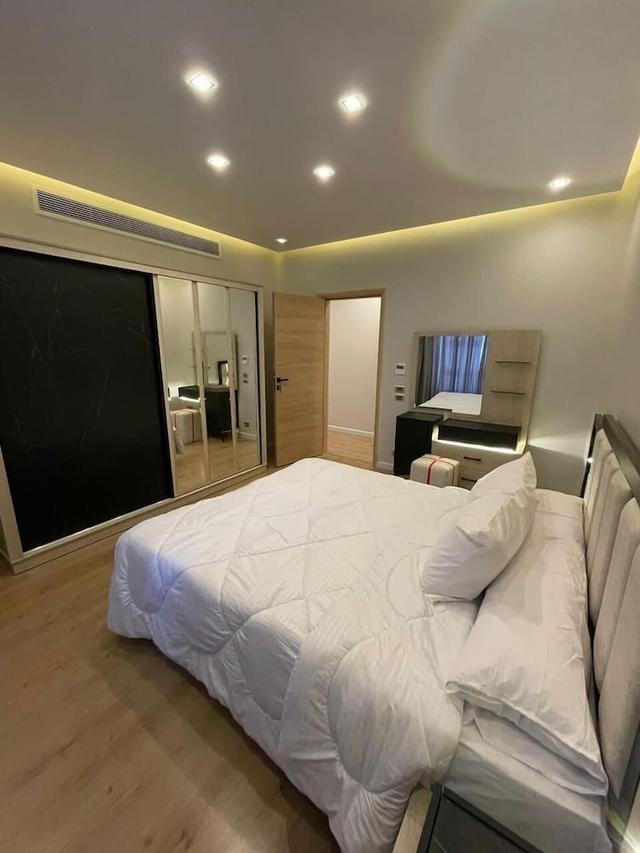 شقة دوبلكس بحديقة خاصة