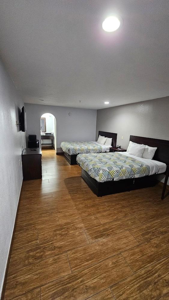 موتل 6 دينهام سبرينج، اويلاا