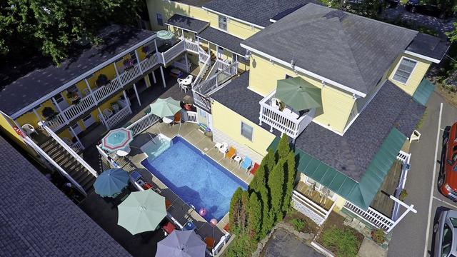 بيتش موتل آند سويتس