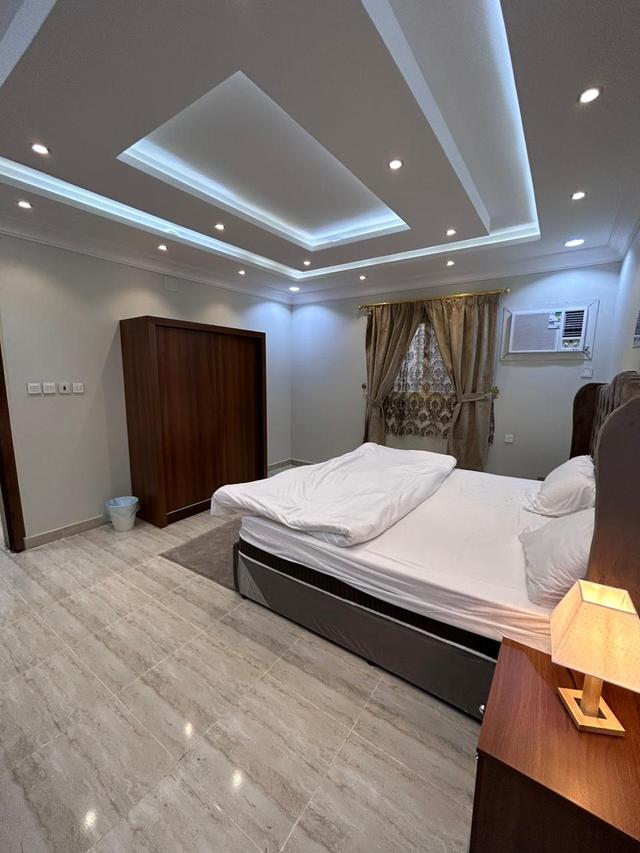 Elegant Room with Outdoor Seating | 3955