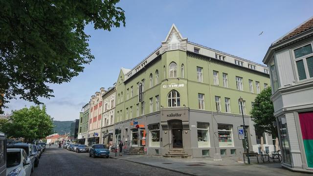 سيتي ليفينج شولر هوتل