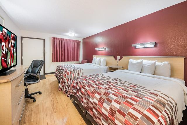 ريد روف إن كولومبوس - جروف سيتي