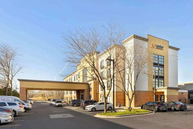 كومفرت إن آند سويتس أرلينجتن هايتس - سشومبرج