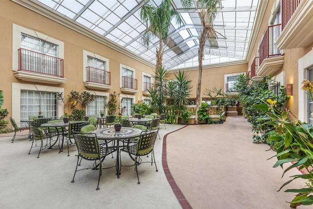 بيست ويسترن بلس أتريوم إن