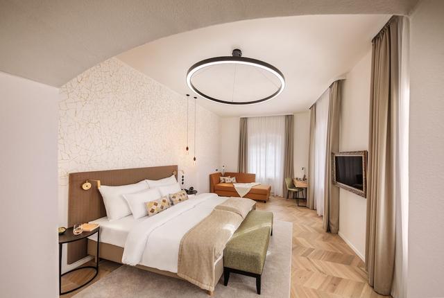 هوتل أولد إن