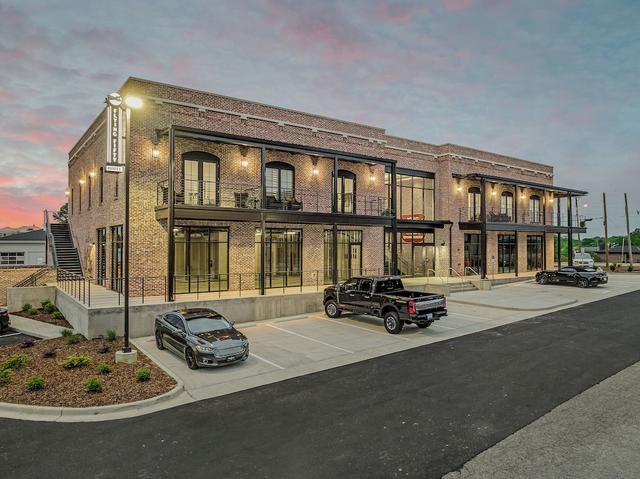 ذا فلاينج فيفتي، إيه لاكشري بوتيك هوتل