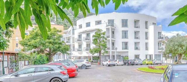 هوتل وايت ووترز