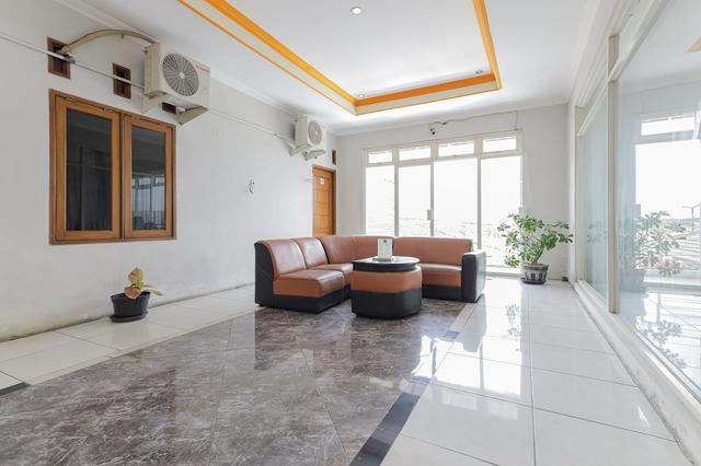 ريد دورز نير جواندا إنترناشونال إيربورت 2