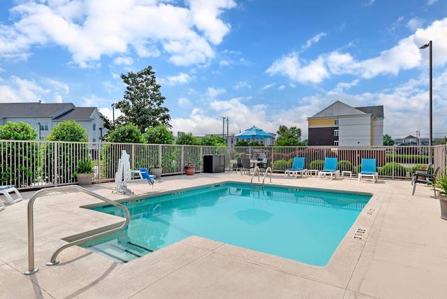 كومفرت سويتس أوكسفورد آي-20 إكزيت 188