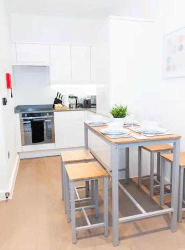 سانت ألبانز - هي ستريت-بيزنيس ليجر