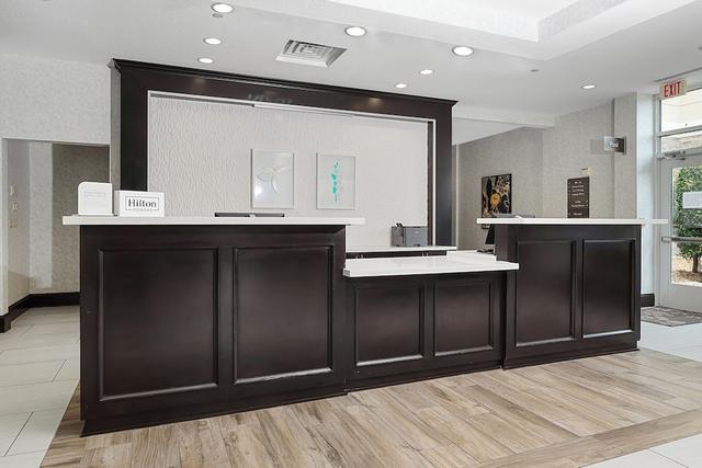 هيلتون جاردن إن نيو بارونفلز